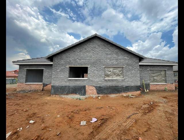 3 BEDROOM SIMPLEX FOR SALE IN WATERVAL EAST